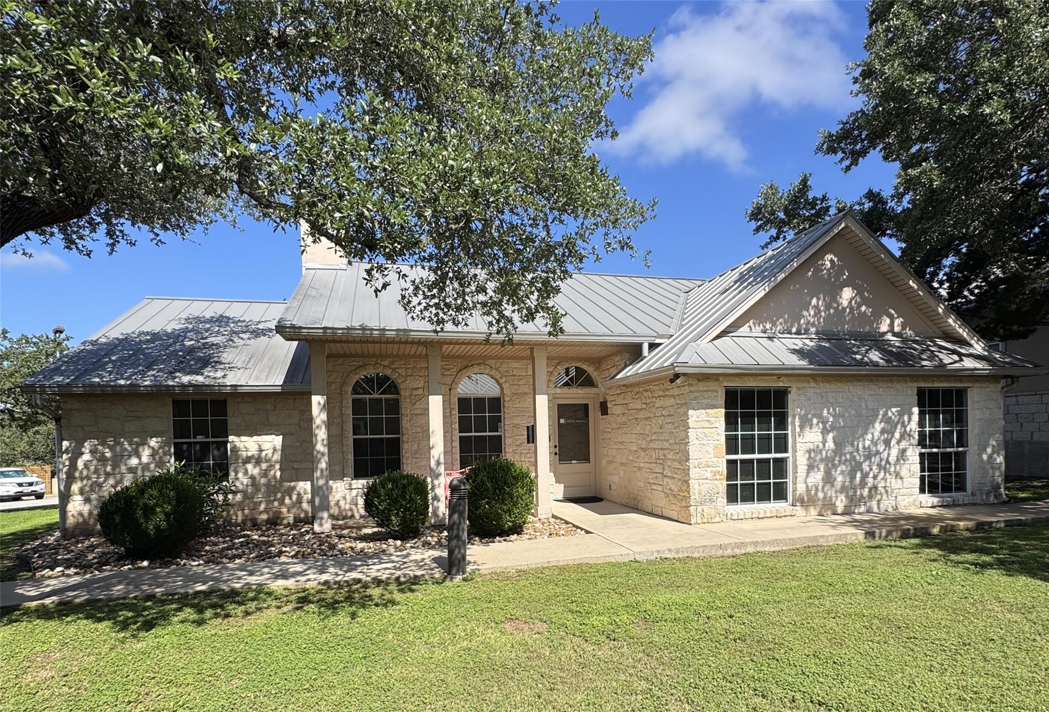 2440 E Hwy 290 None #b Property Photo 1