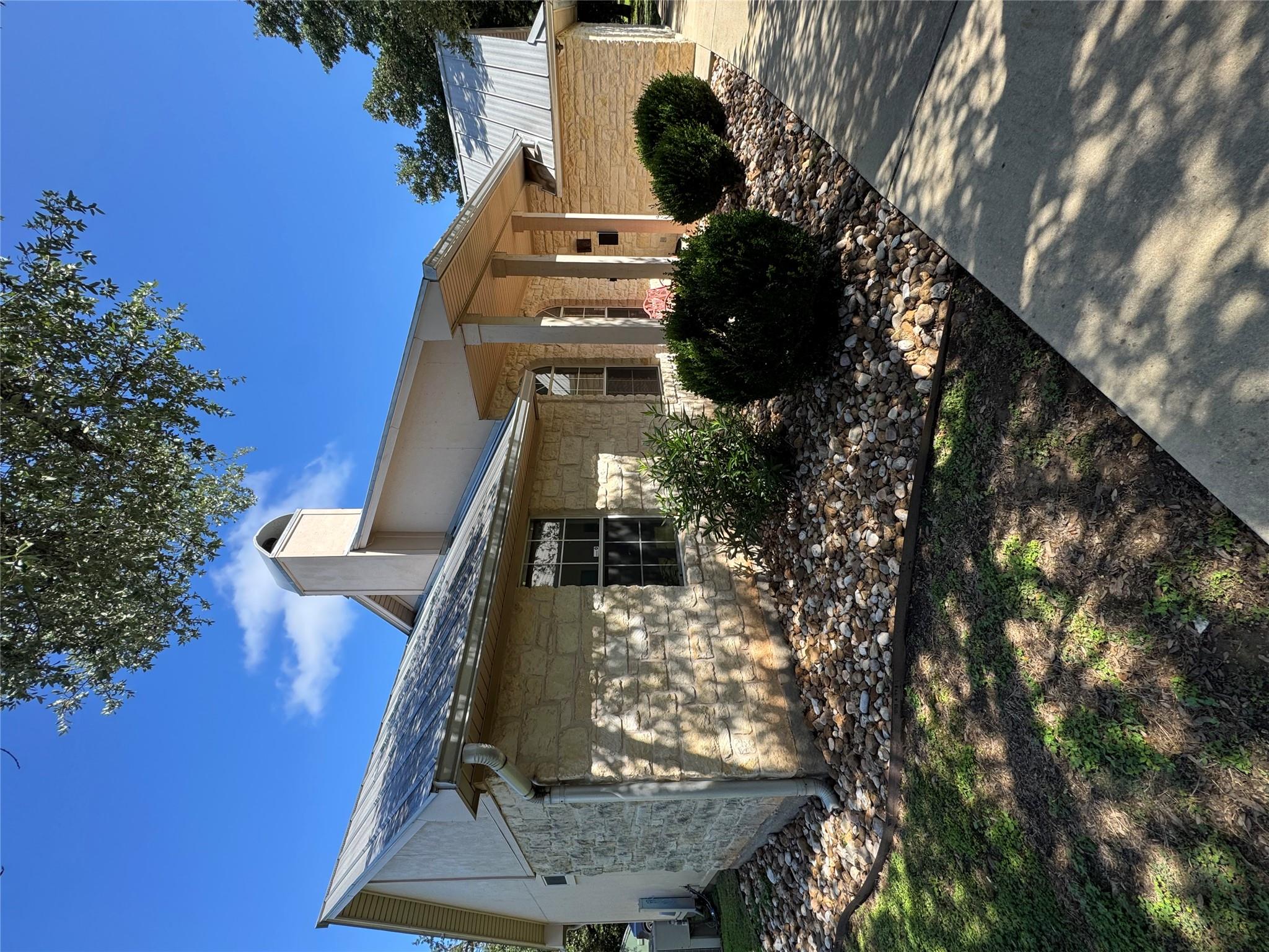 2440 E Hwy 290 None #b Property Photo 2