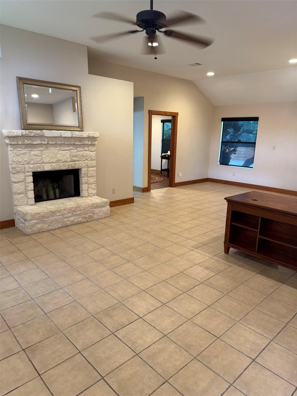 2440 E Hwy 290 None #b Property Photo 3