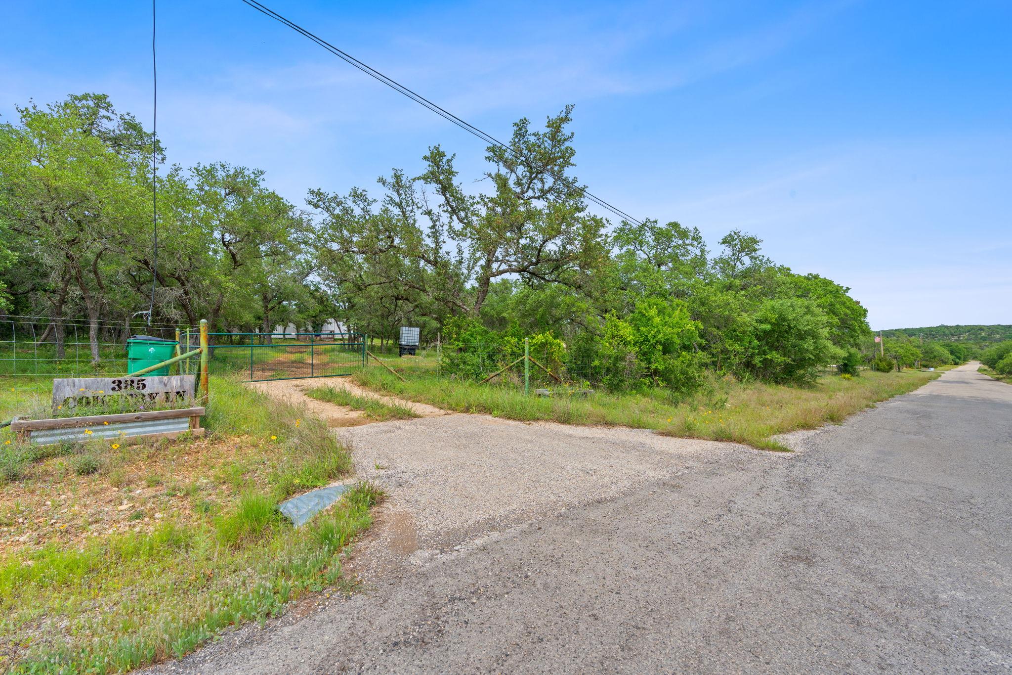 385 Country Ln Property Photo 13