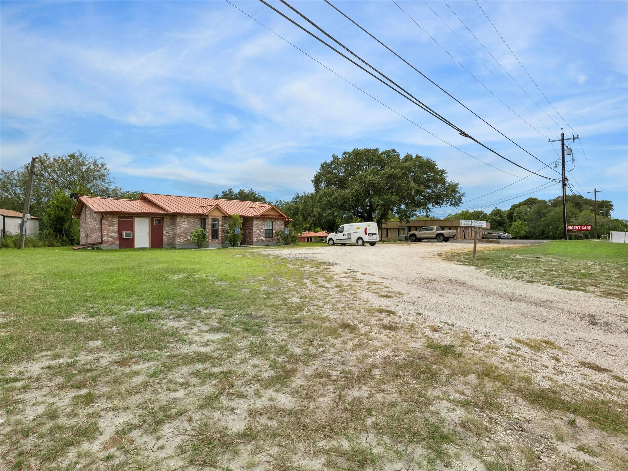 1103 N Sarah Dewitt Dr N Property Photo 4