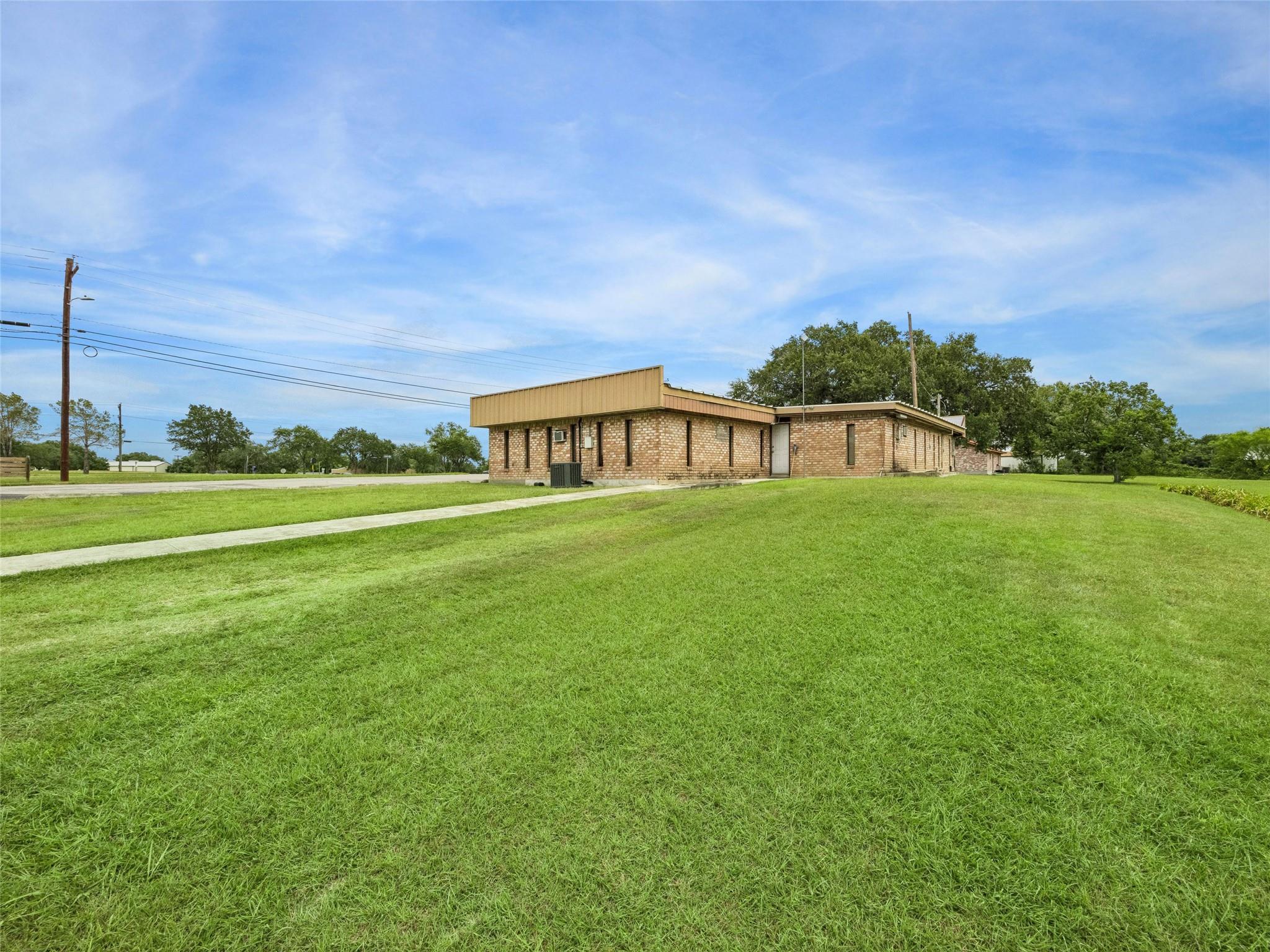 1103 N Sarah Dewitt Dr N Property Photo 17
