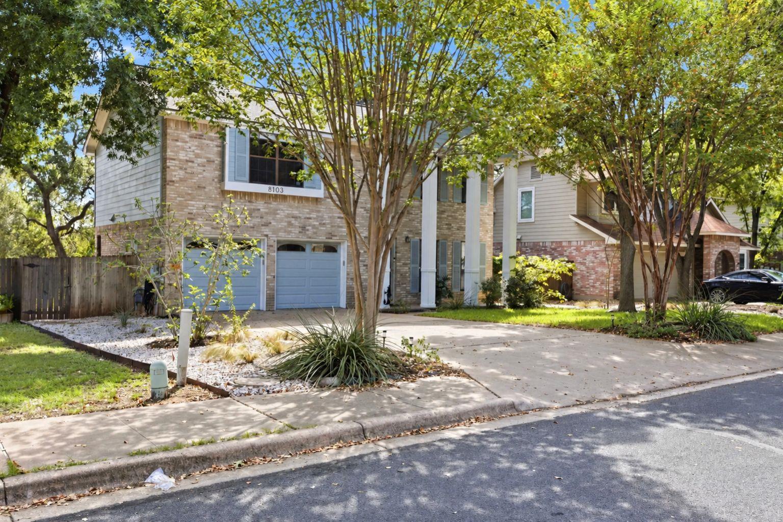 8103 Doe Meadow Dr Property Photo 3