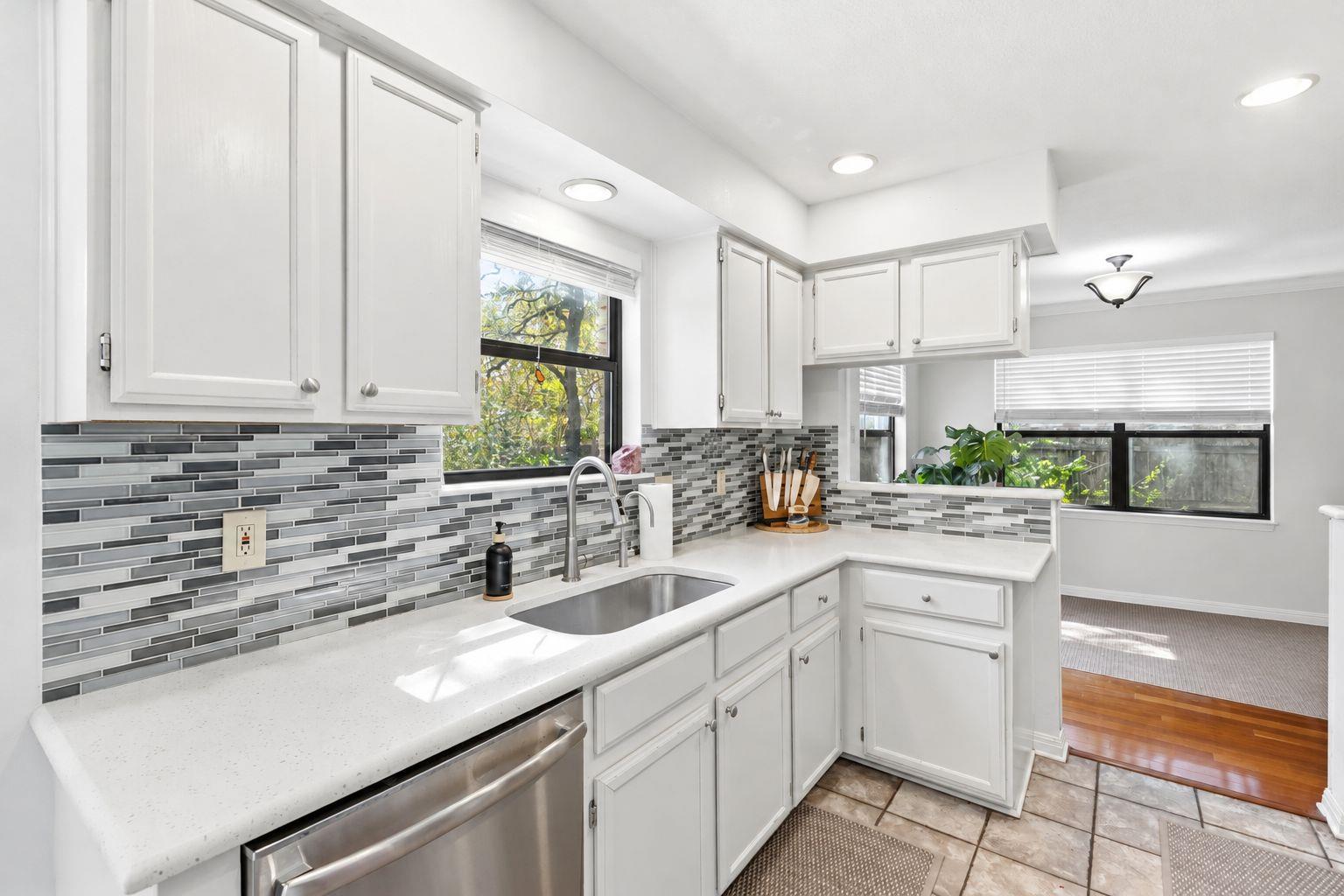 8103 Doe Meadow Dr Property Photo 8