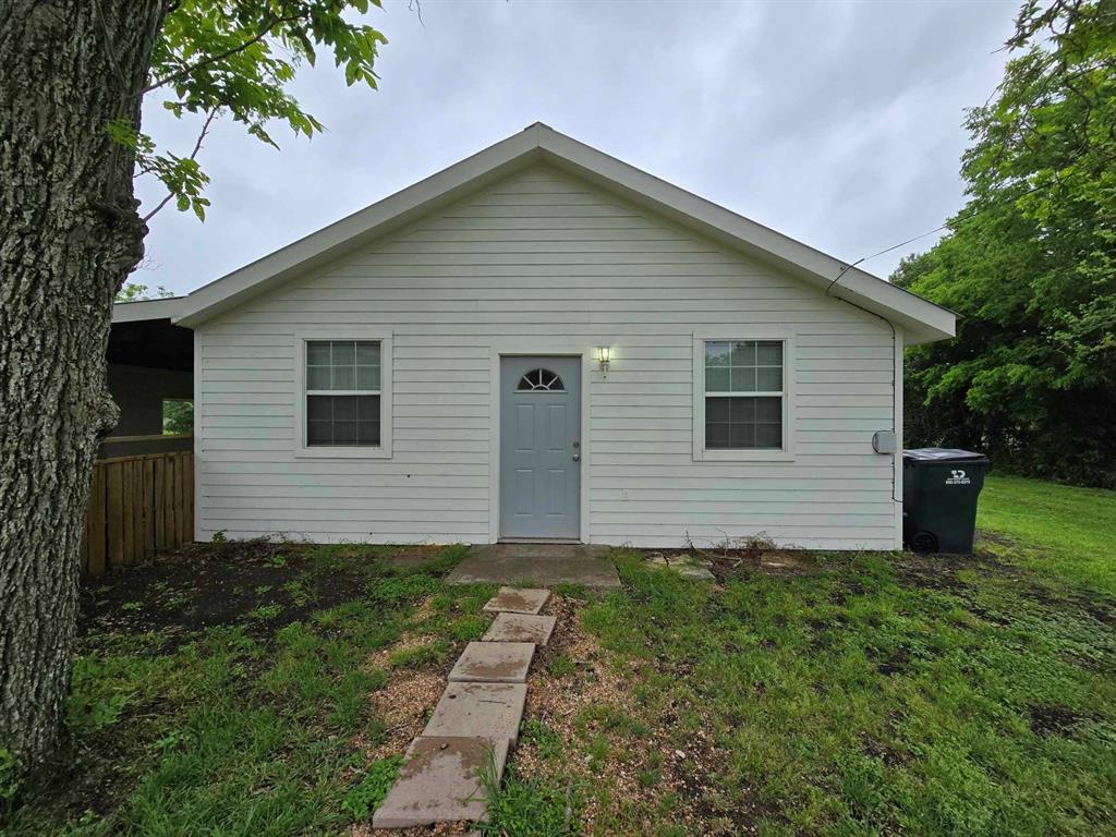 125 E 2nd St Property Photo