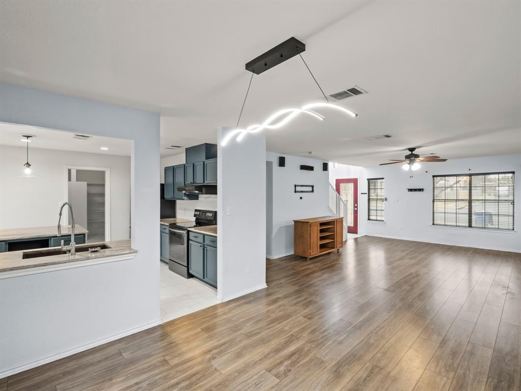 2411 Lavendale Ct Property Photo 6