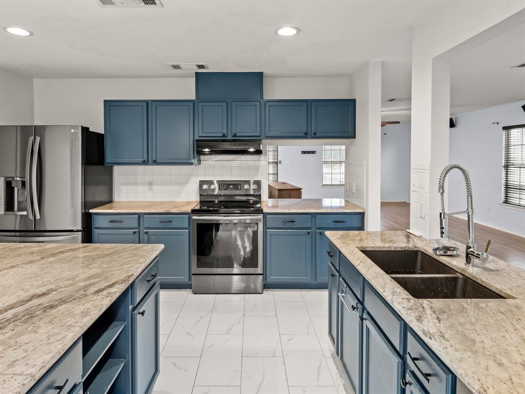 2411 Lavendale Ct Property Photo 8
