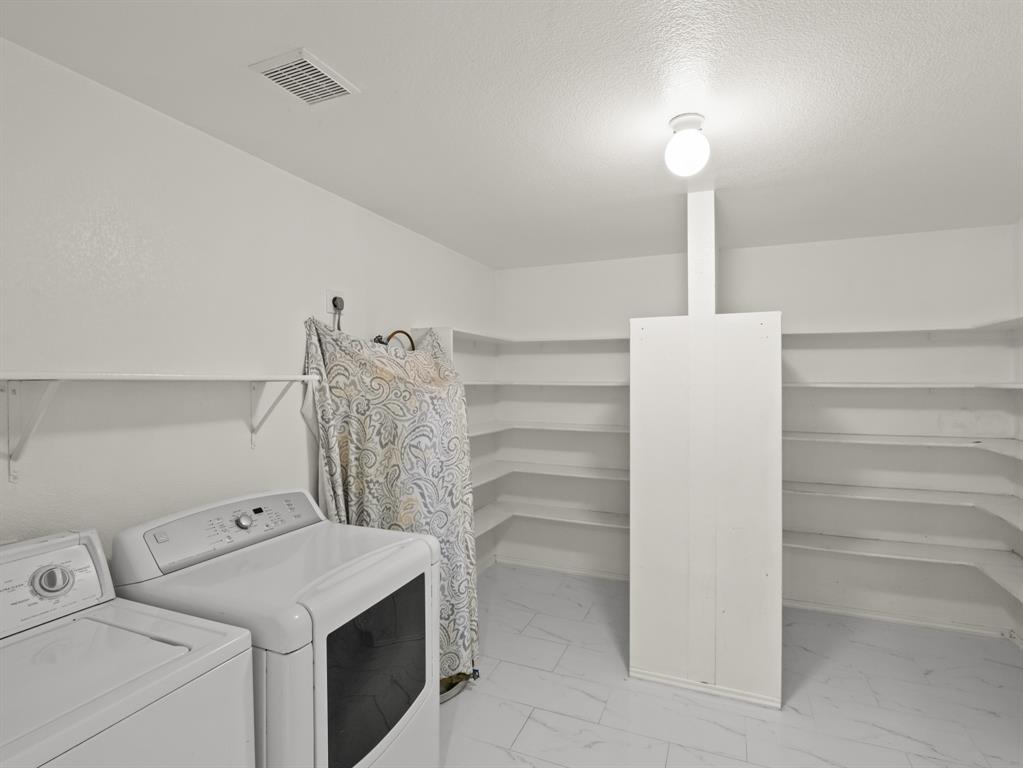 2411 Lavendale Ct Property Photo 10