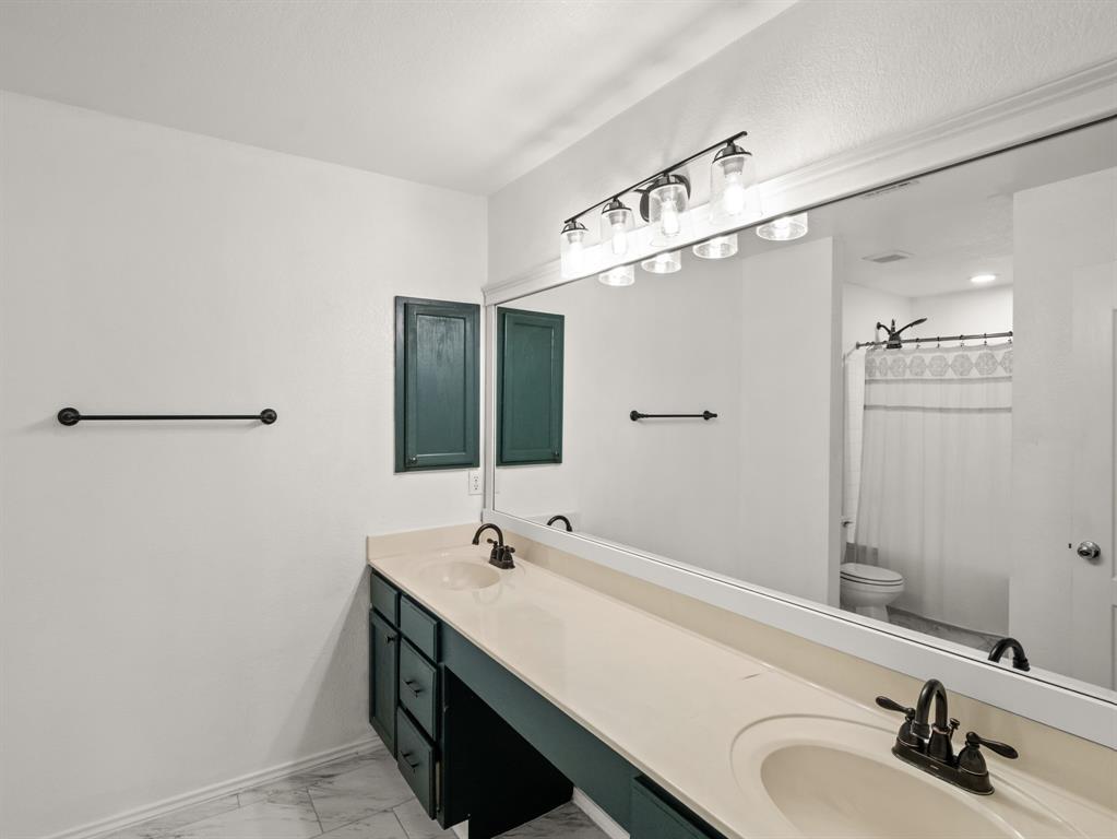 2411 Lavendale Ct Property Photo 19
