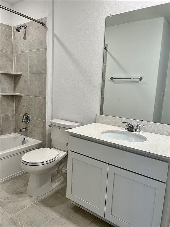 290 Silver Glen Dr Property Photo 7