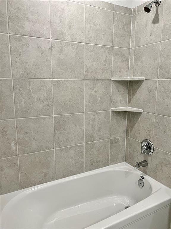 290 Silver Glen Dr Property Photo 9