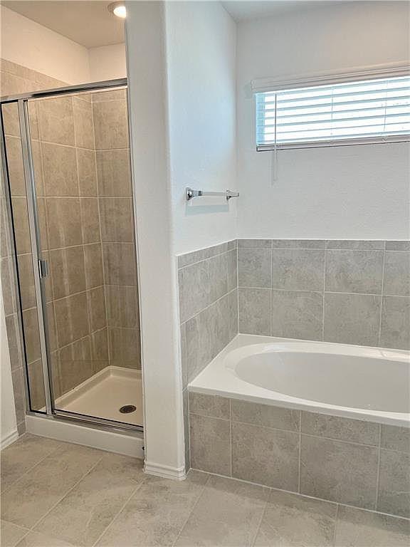 290 Silver Glen Dr Property Photo 12