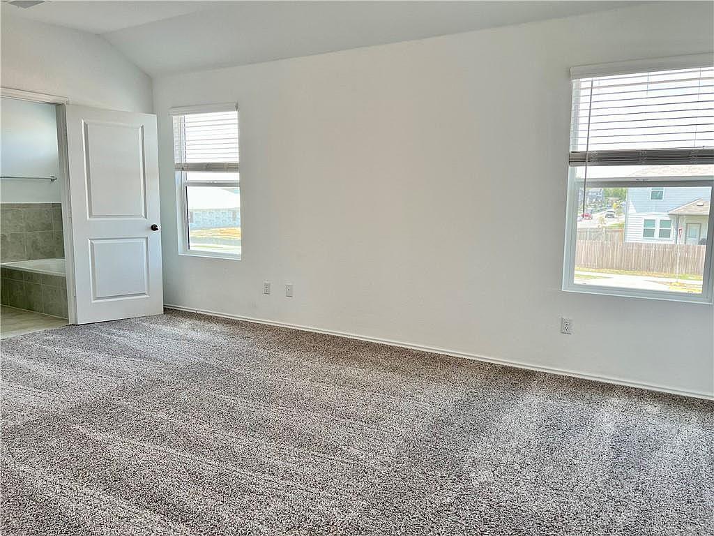 290 Silver Glen Dr Property Photo 15