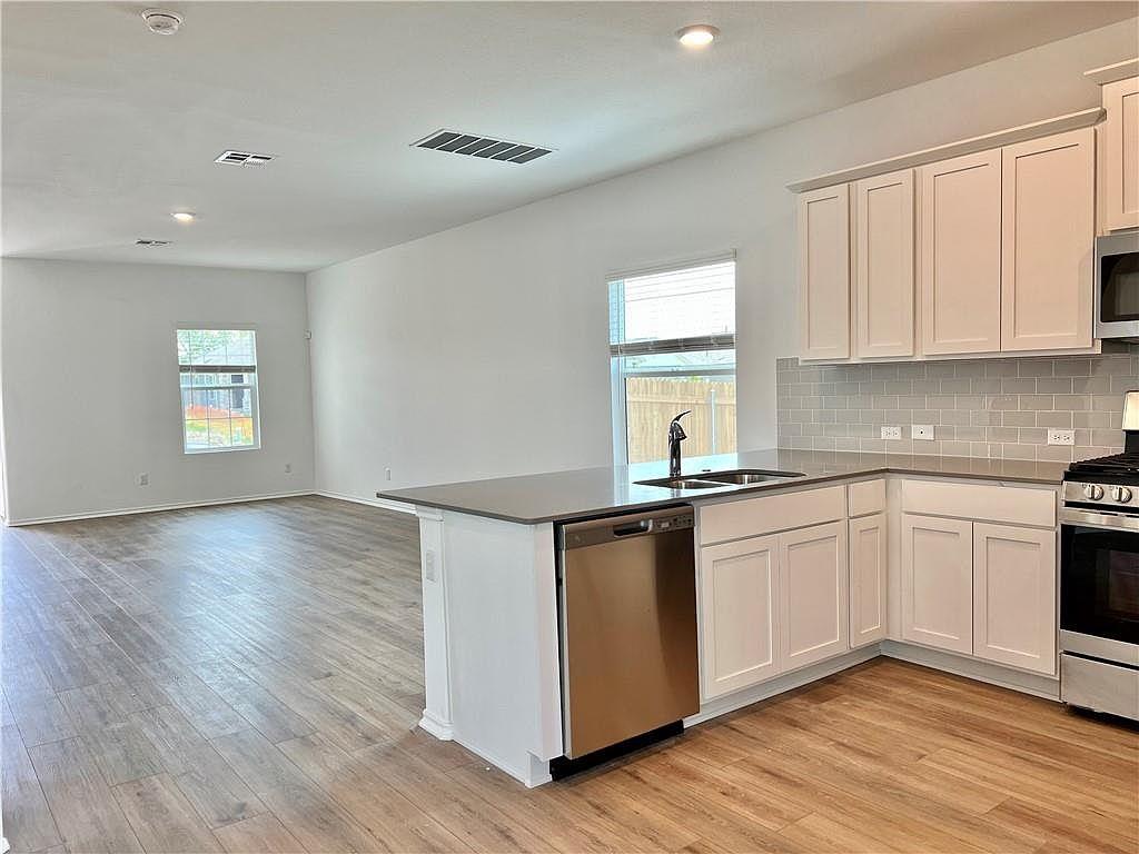 290 Silver Glen Dr Property Photo 16