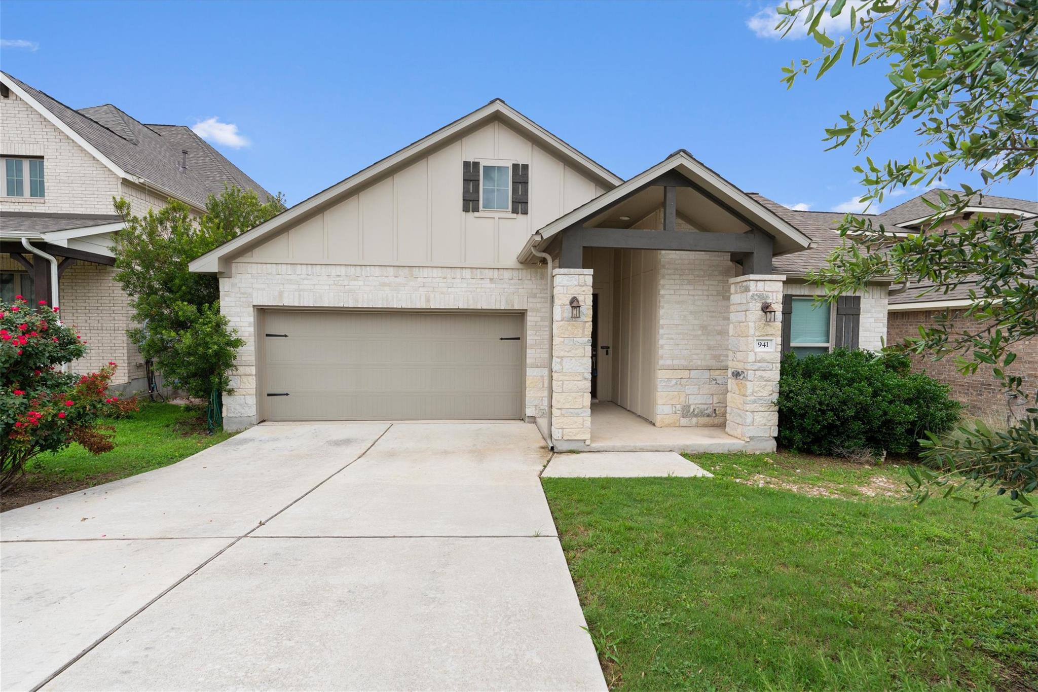 941 Del Raphael Dr Property Photo 2