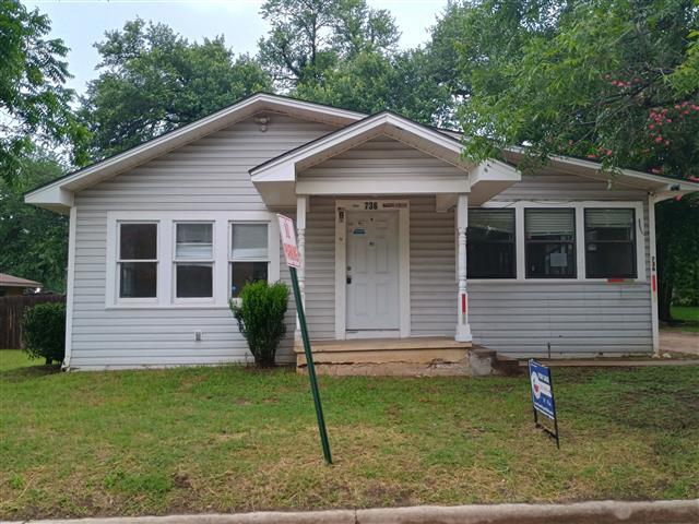 736 W Bell Ave Property Photo 1