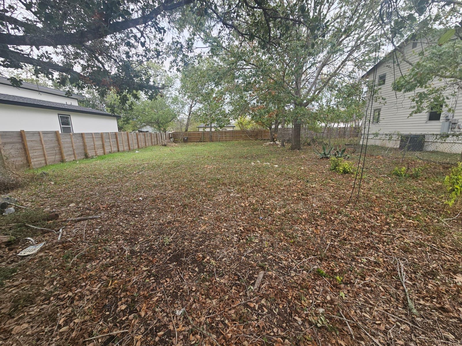 514 San Saba St Property Photo 2