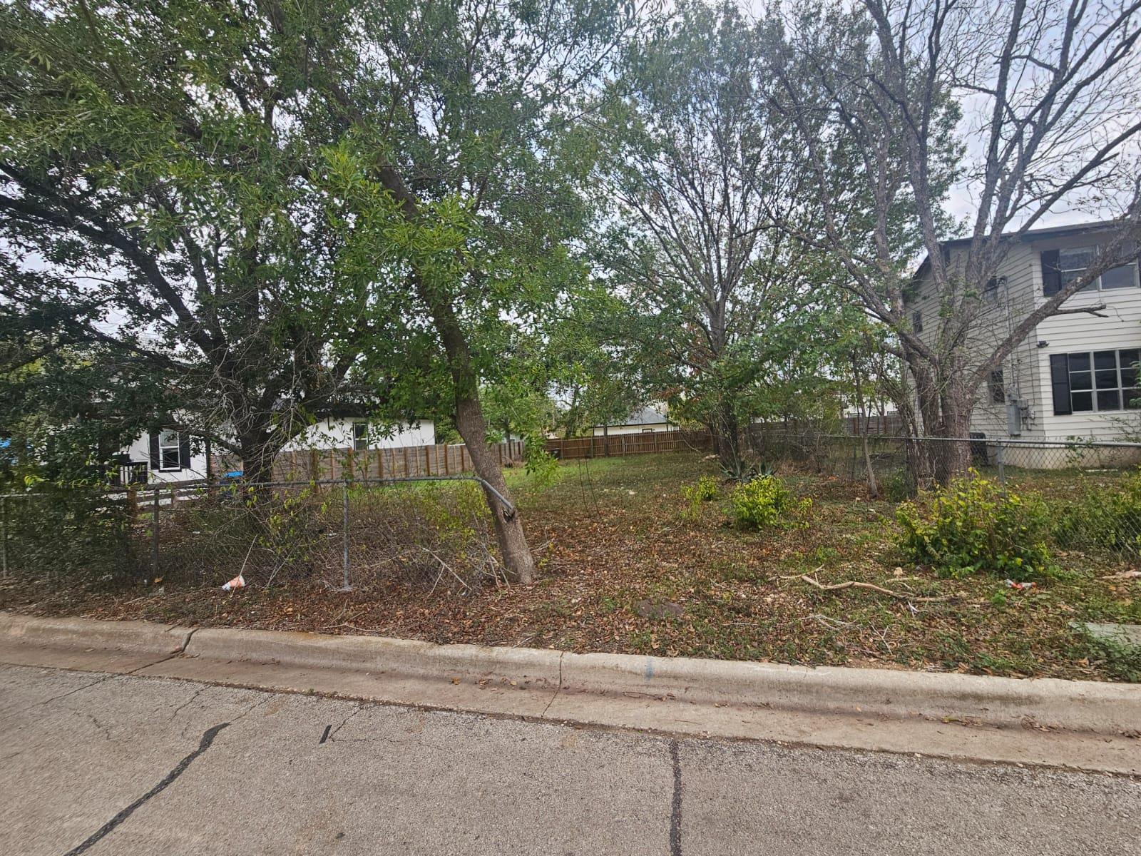 514 San Saba St Property Photo 4