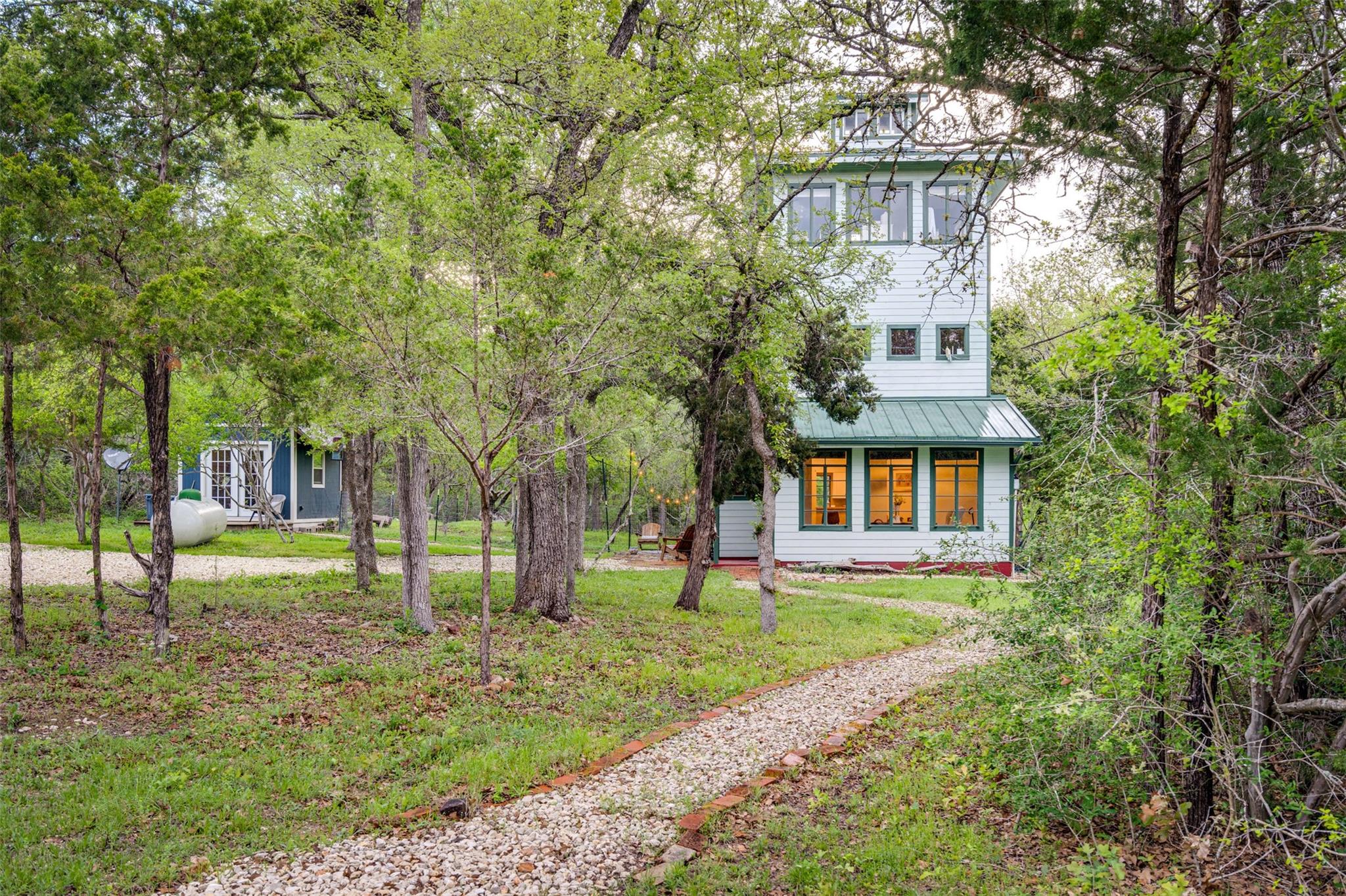 112 Boulder Ln Property Photo