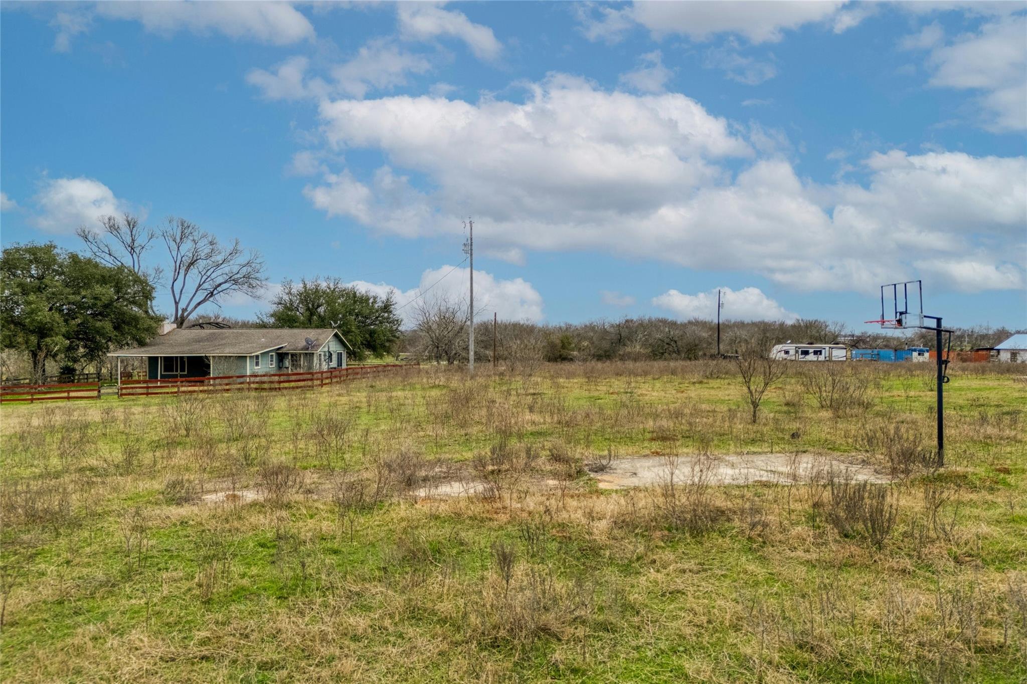 103 Robin Ln Property Photo 33