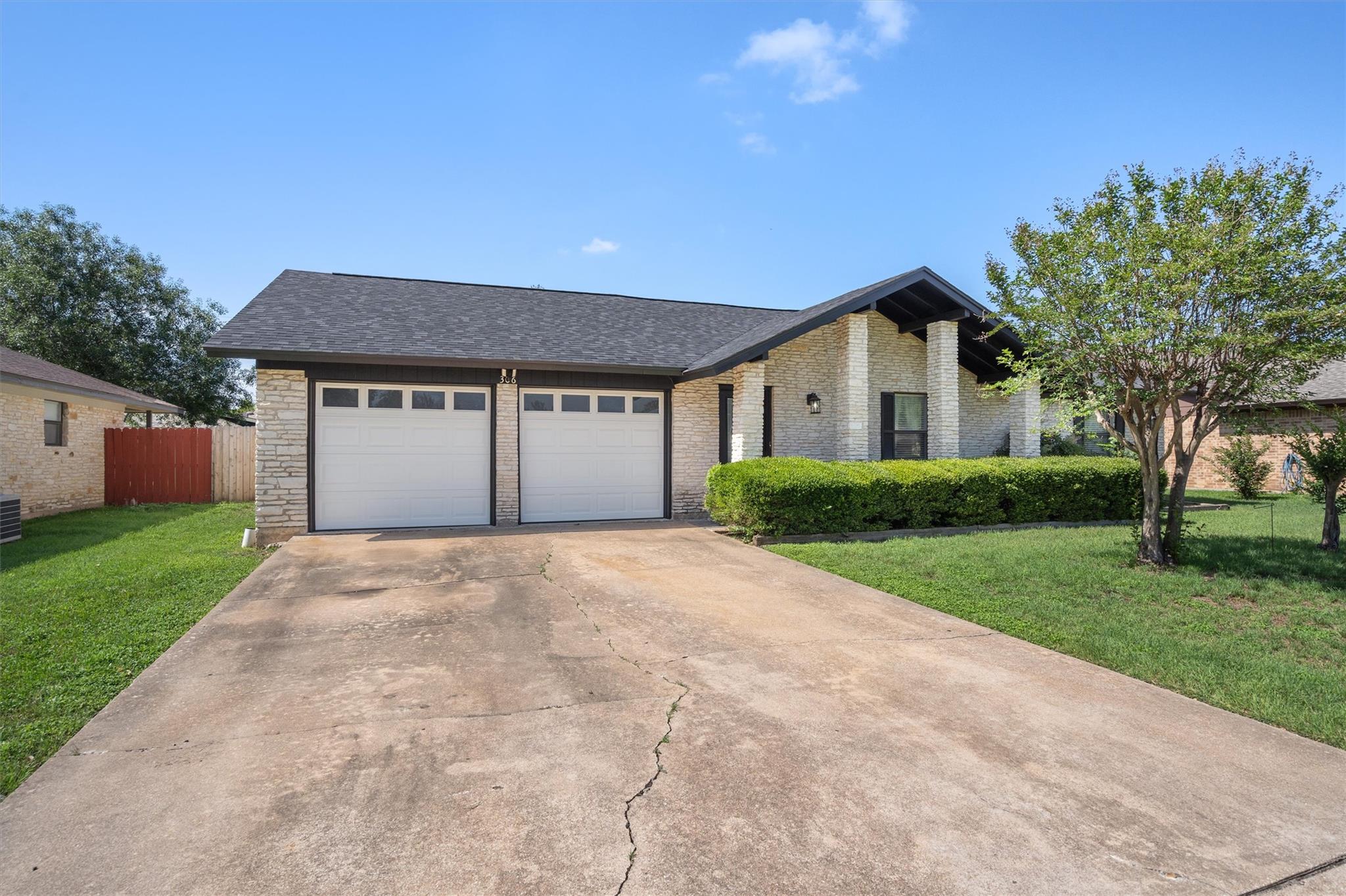 306 Drake Ln Property Photo