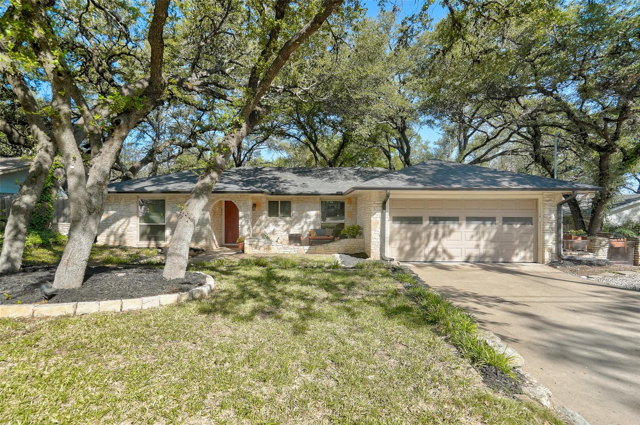 1105 N Riviera Cir Property Photo 1