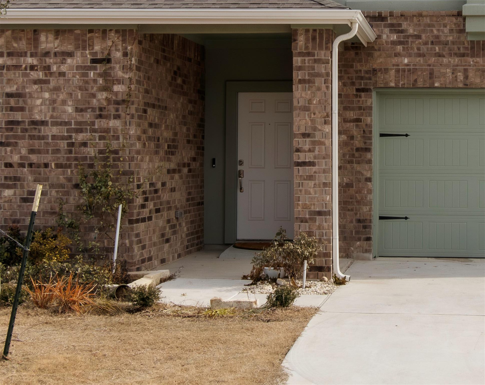 1404 Aquilla Dr Property Photo 2