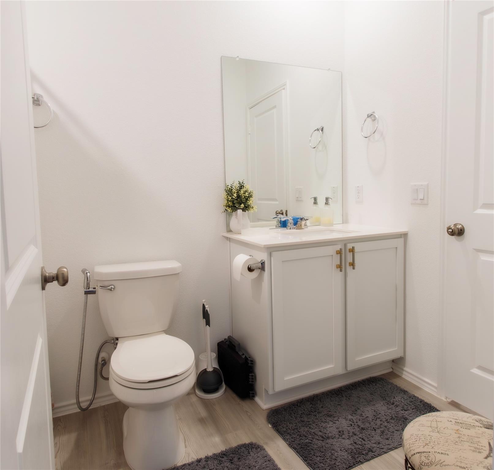 1404 Aquilla Dr Property Photo 6