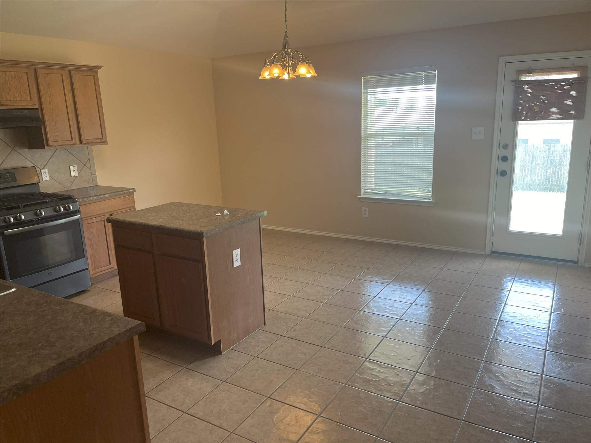 2276 Green Meadows Ln Property Photo 3