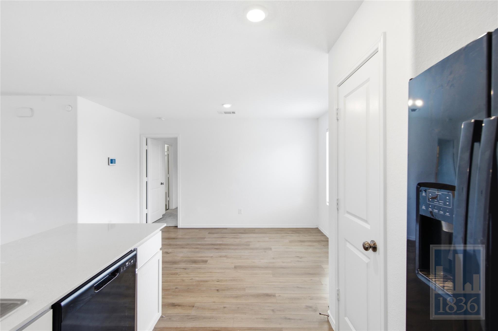612 Clear Sky Dr Property Photo 8