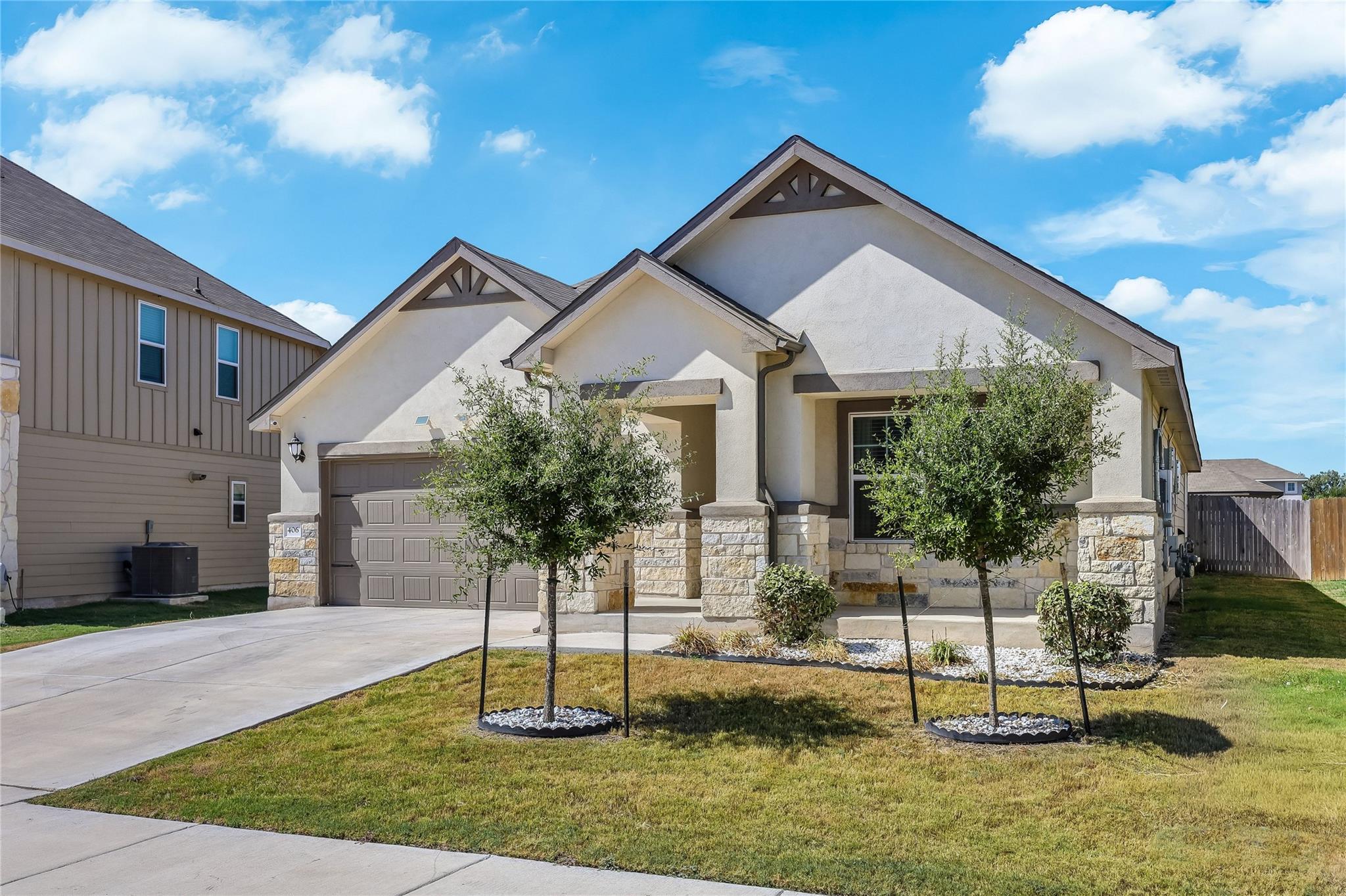 406 Grasslands Trl Property Photo 2