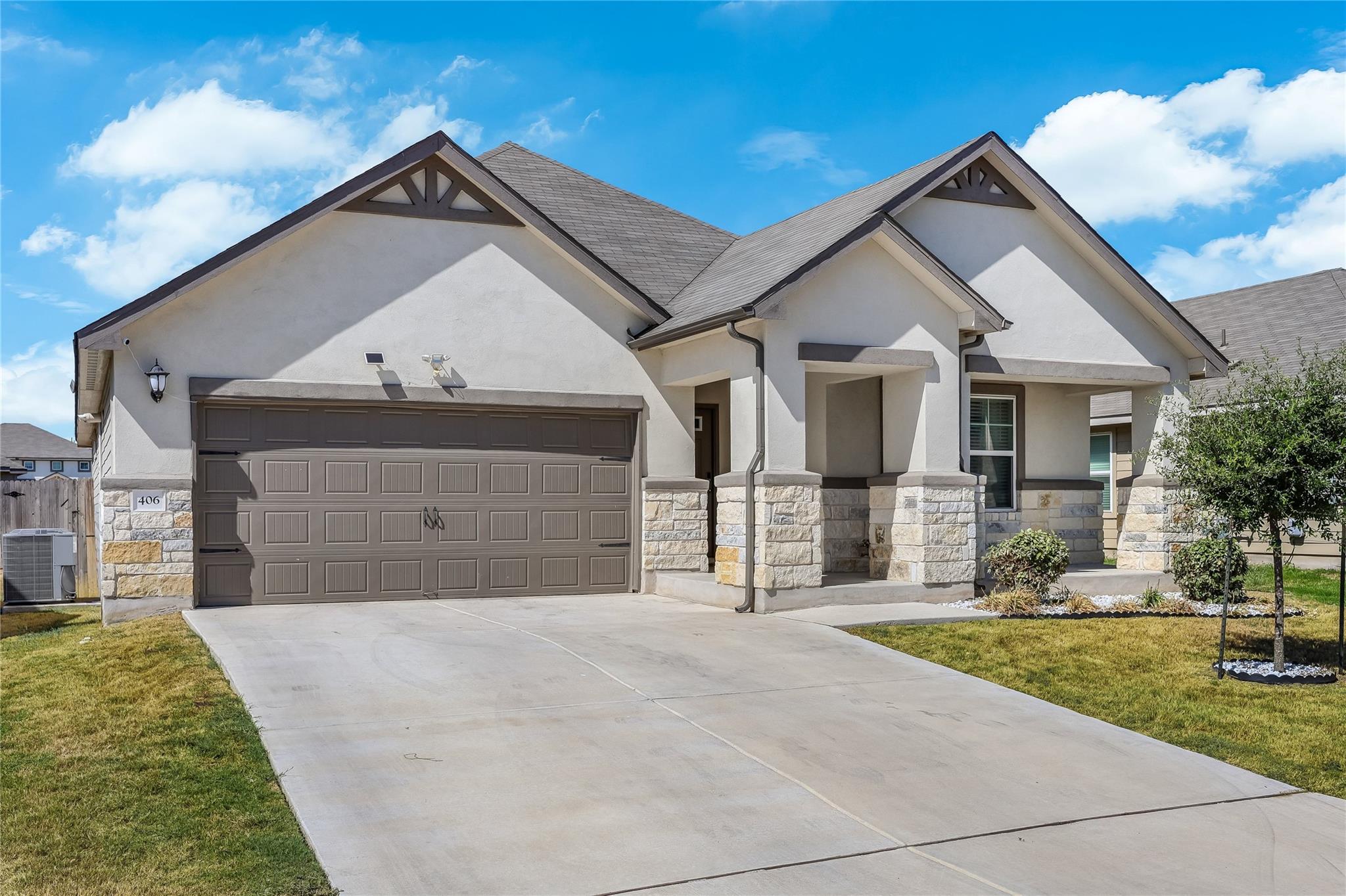 406 Grasslands Trl Property Photo 3