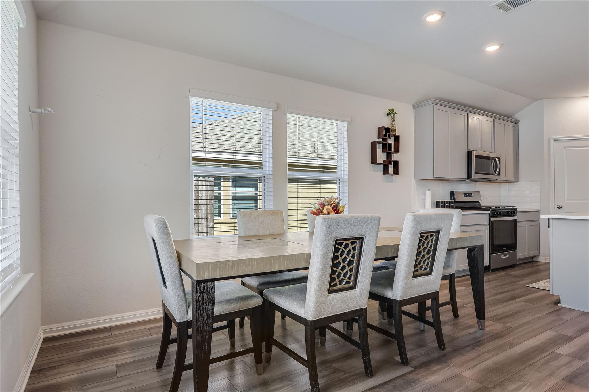 406 Grasslands Trl Property Photo 15