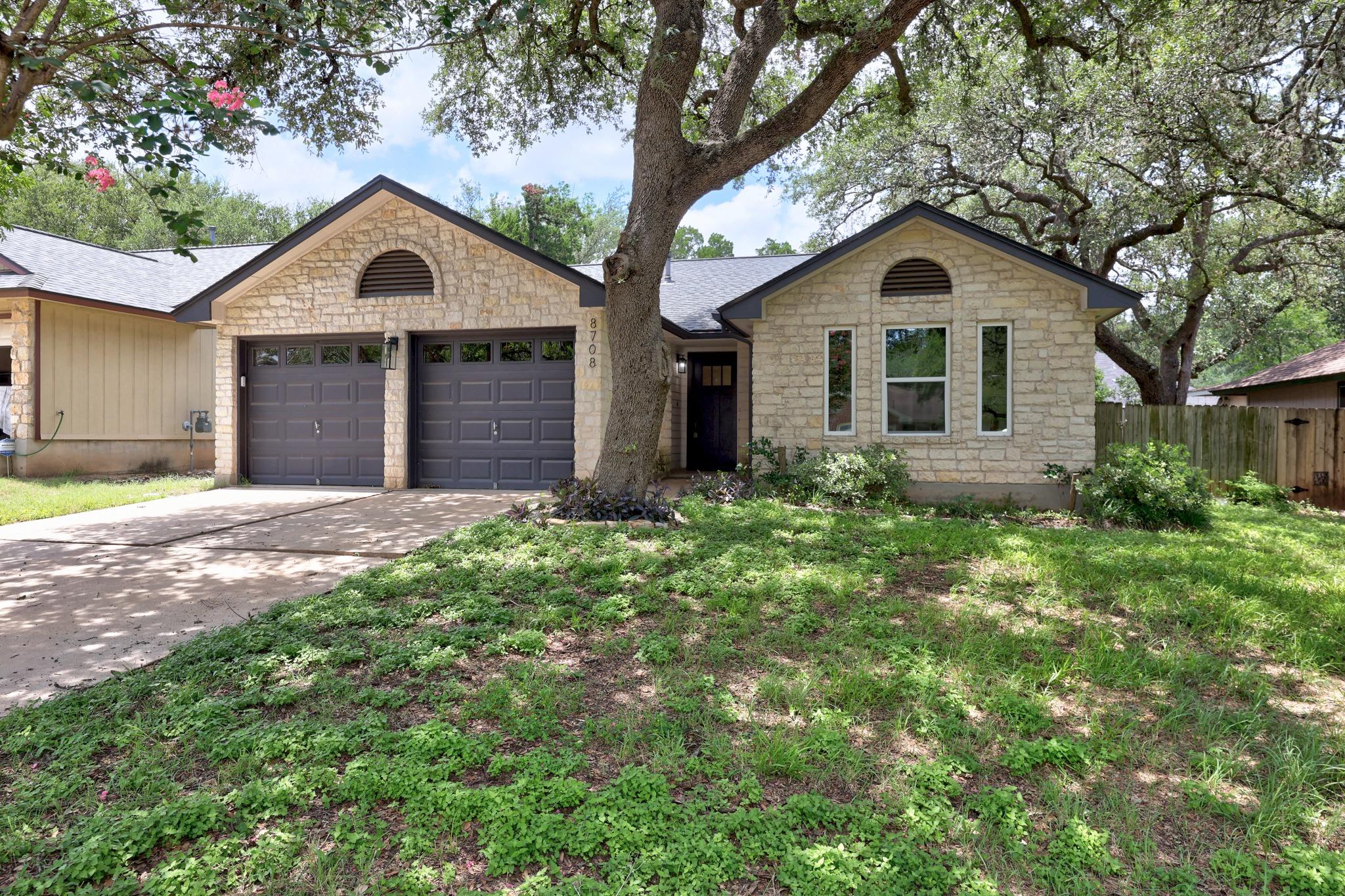 8708 Huebinger Pass Property Photo 2