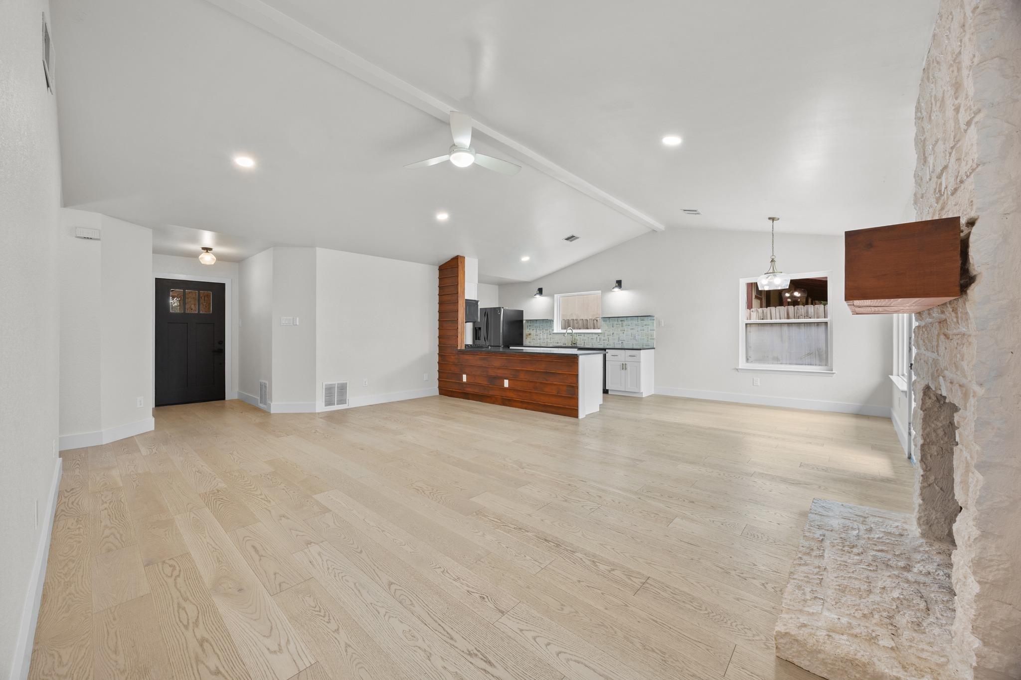 8708 Huebinger Pass Property Photo 6