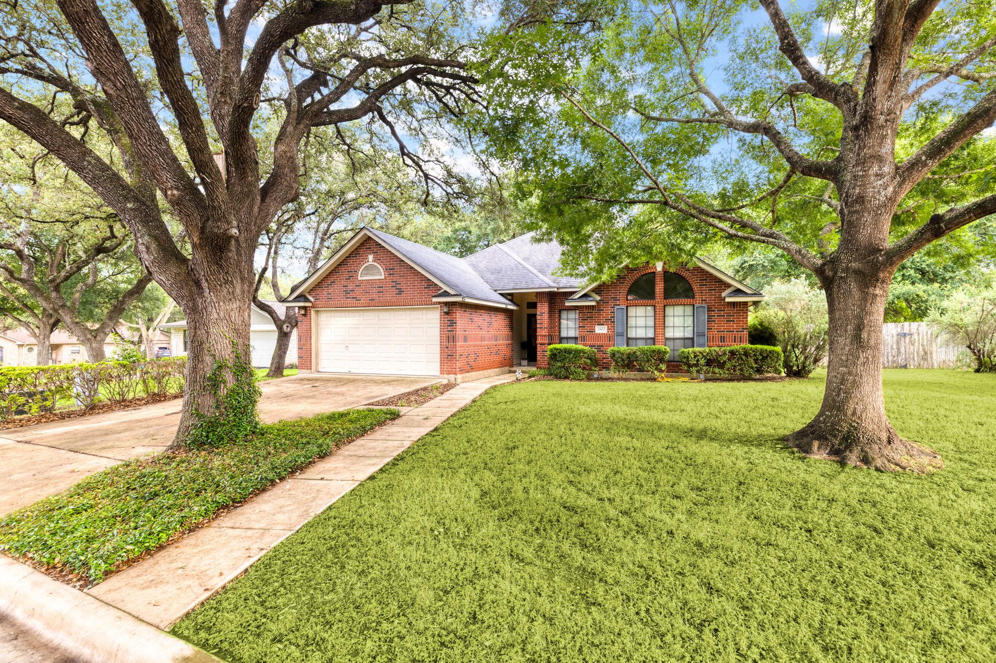 1502 Oak Knoll Ln Property Photo 1