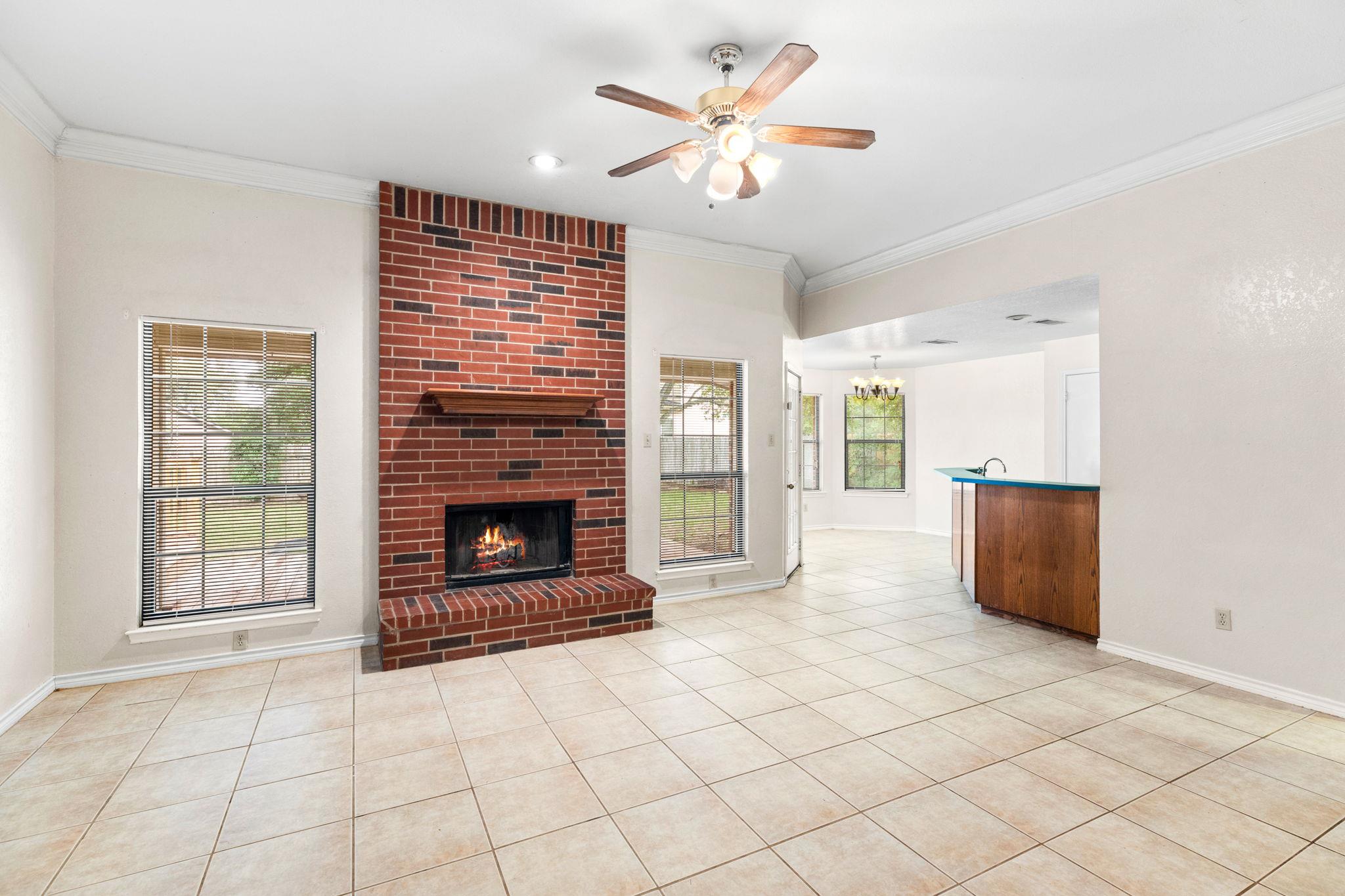 1502 Oak Knoll Ln Property Photo 3
