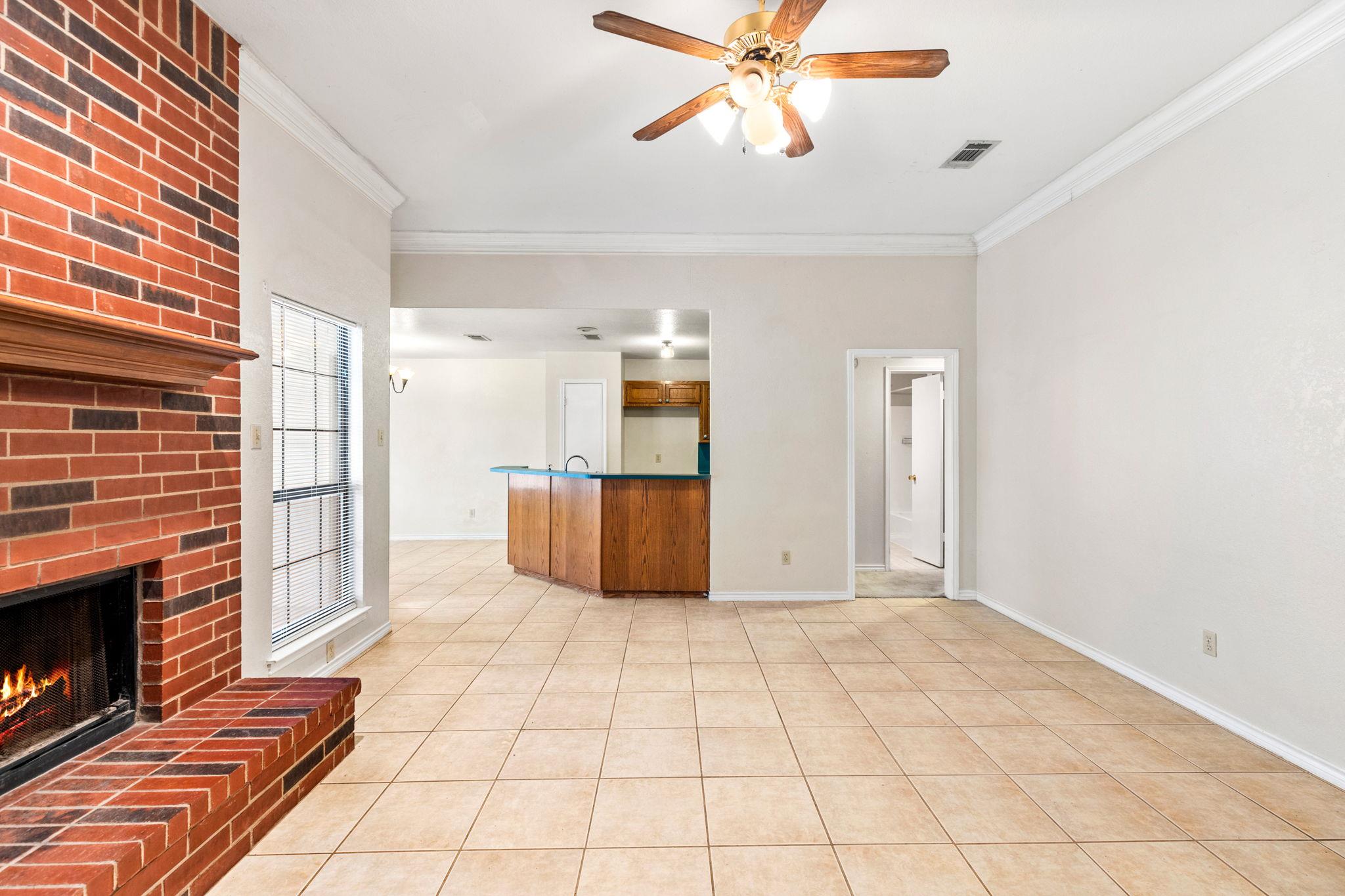 1502 Oak Knoll Ln Property Photo 4