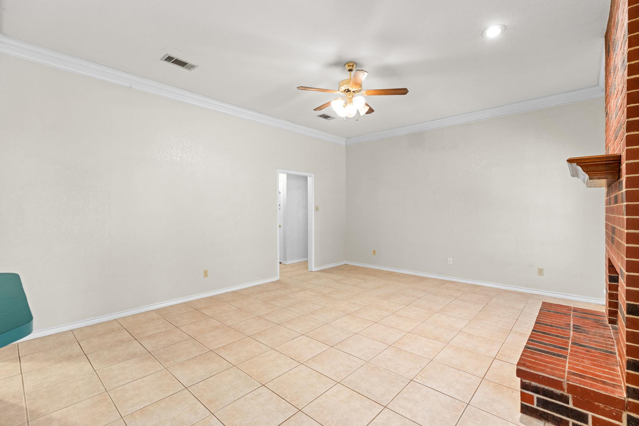 1502 Oak Knoll Ln Property Photo 5