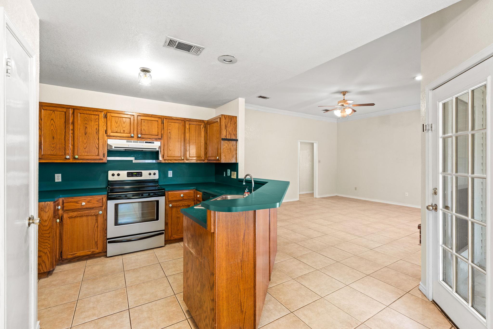 1502 Oak Knoll Ln Property Photo 7