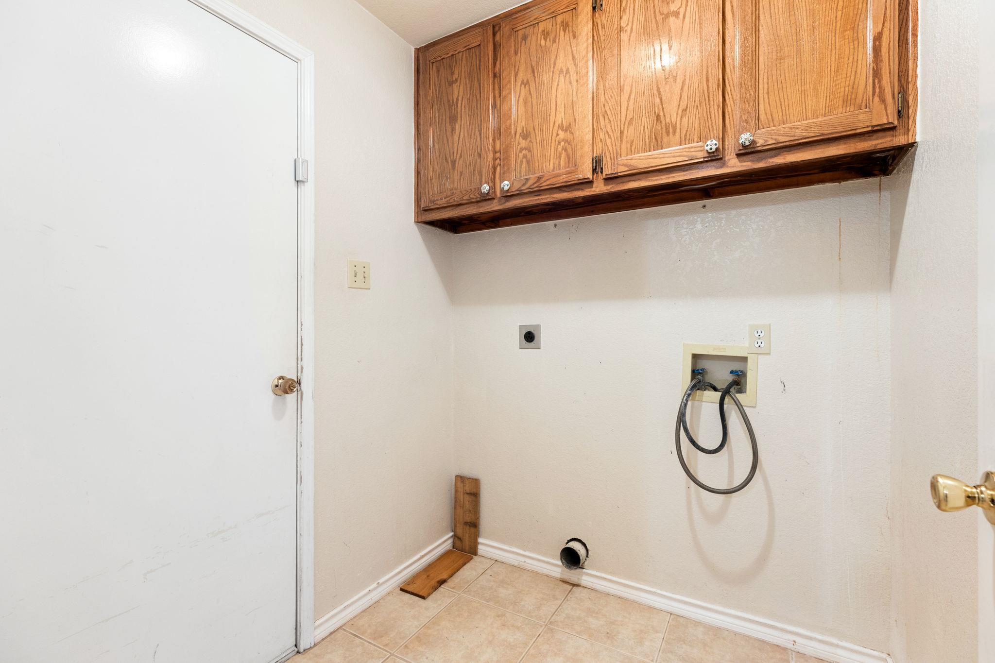 1502 Oak Knoll Ln Property Photo 9