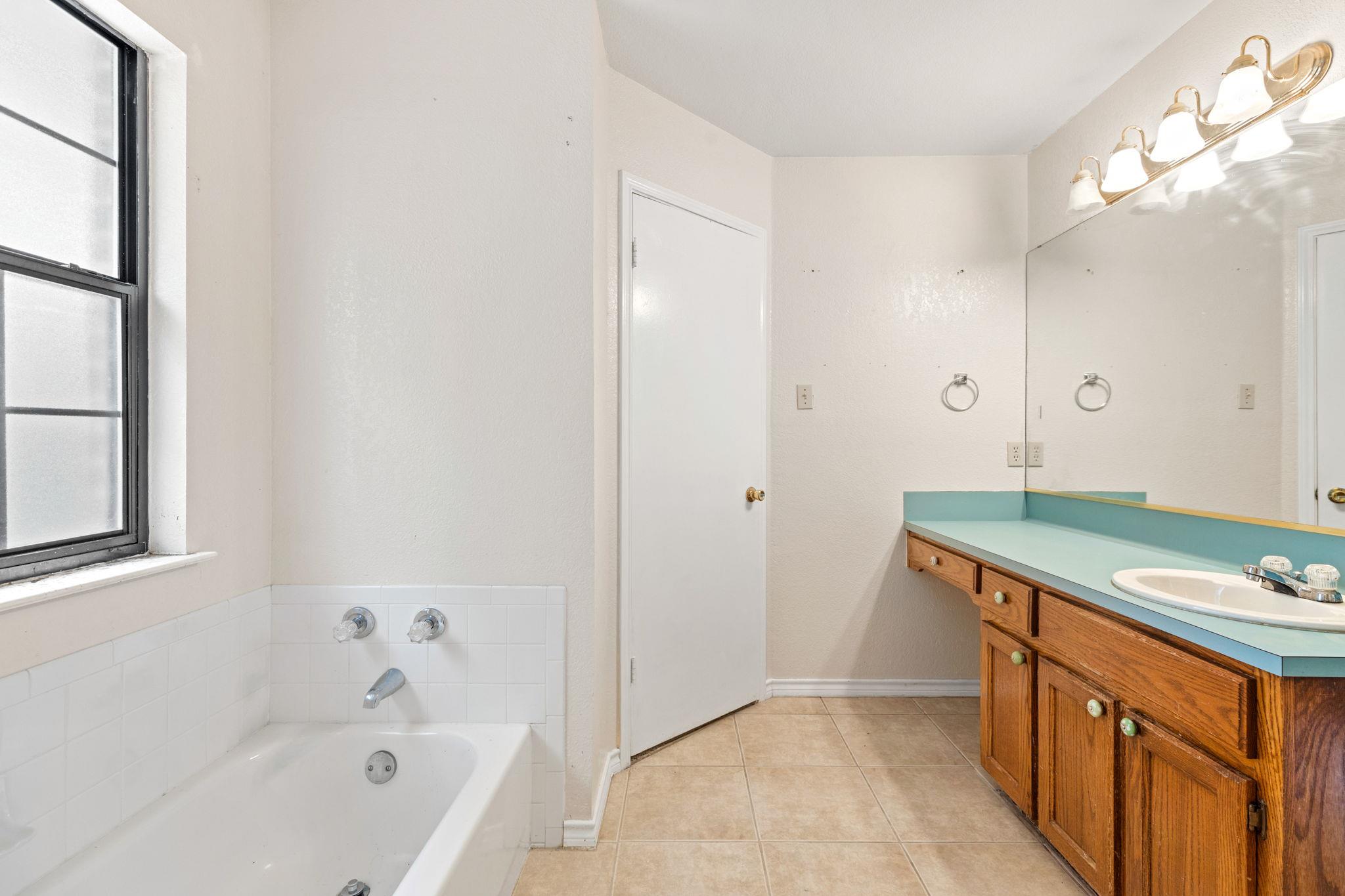 1502 Oak Knoll Ln Property Photo 11