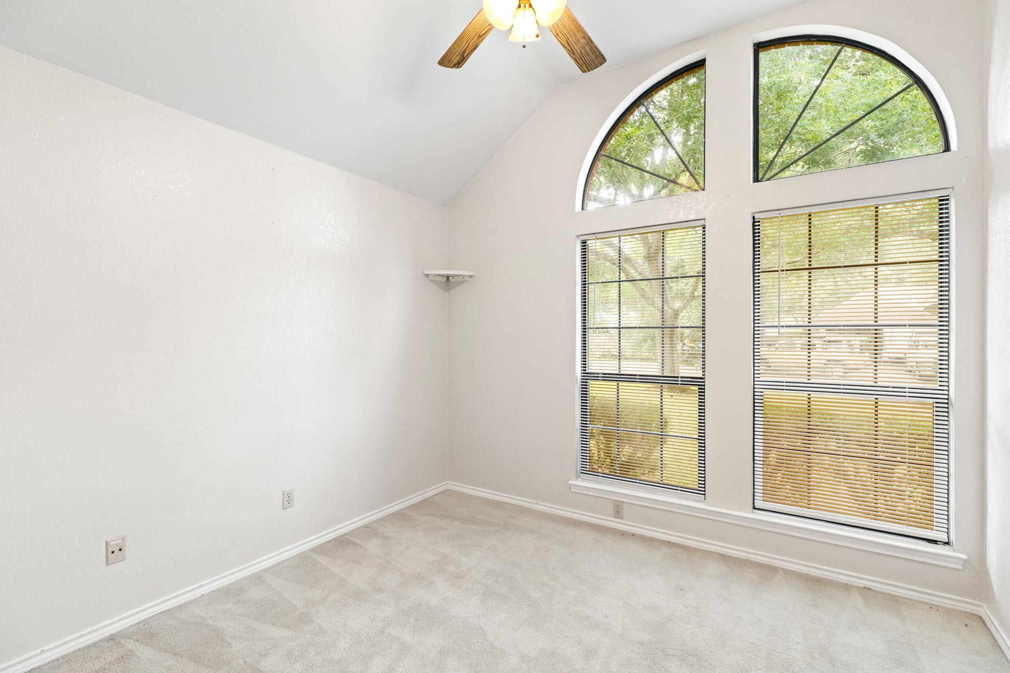 1502 Oak Knoll Ln Property Photo 14