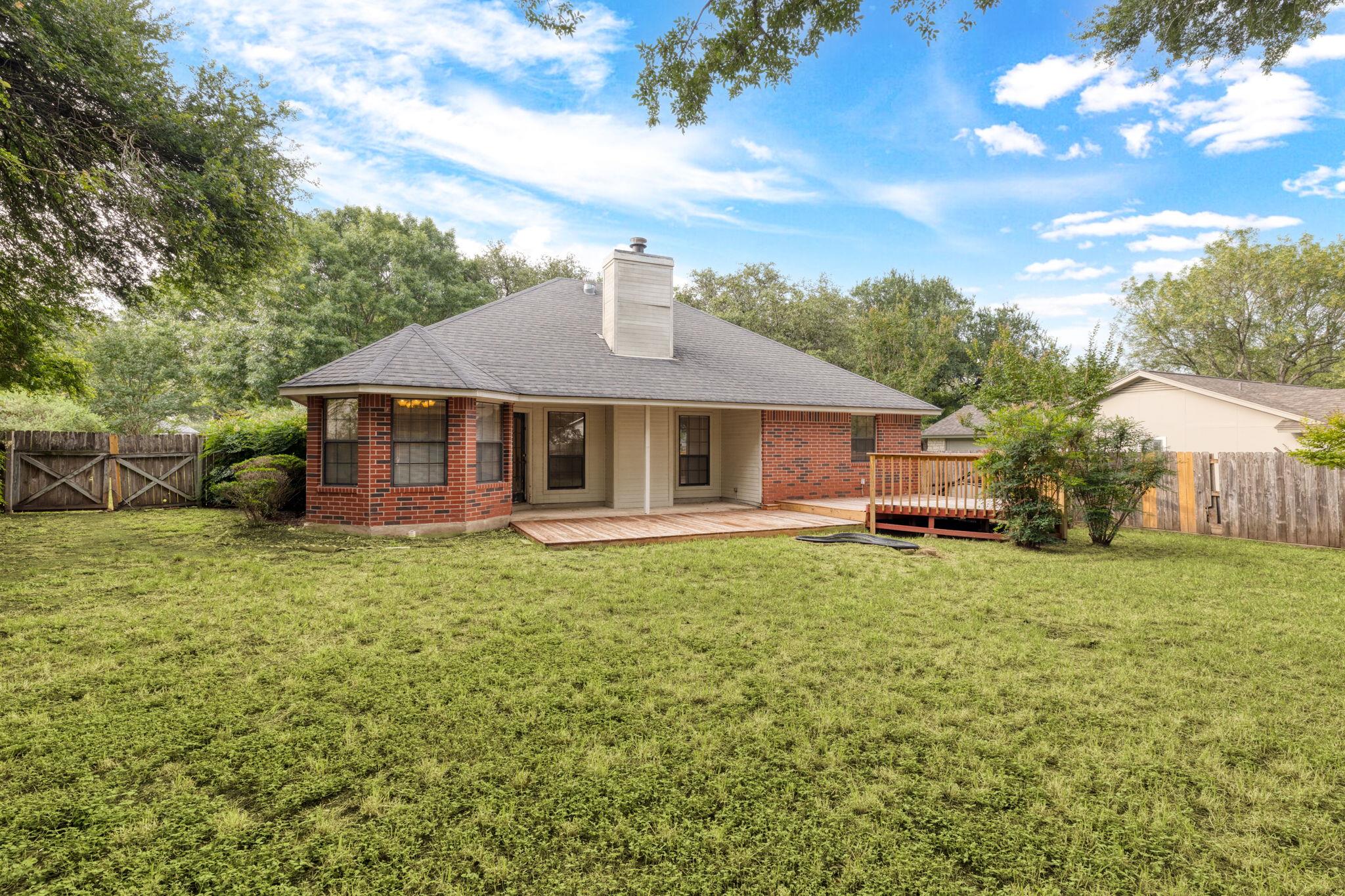 1502 Oak Knoll Ln Property Photo 17