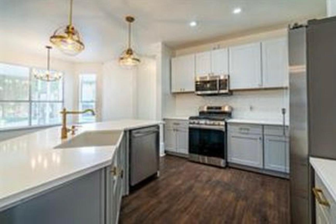 410 Keenland Dr Property Photo 4