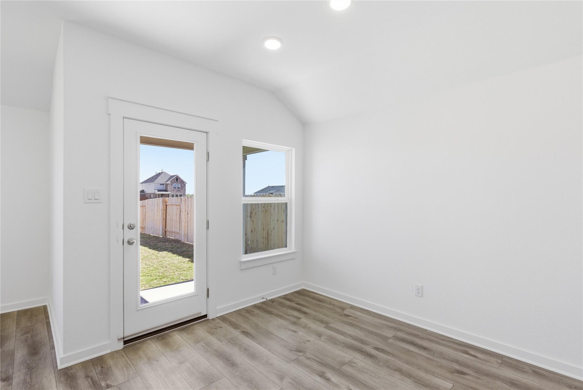 191 Oriole St Property Photo 5