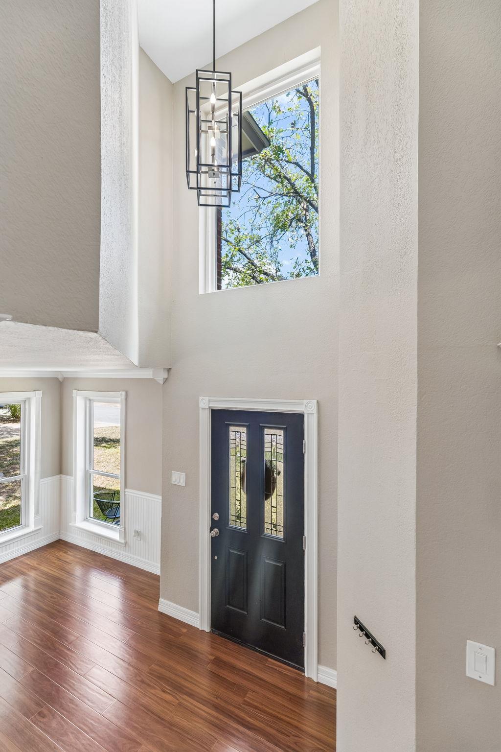 1306 Shady Grove Path Property Photo 3
