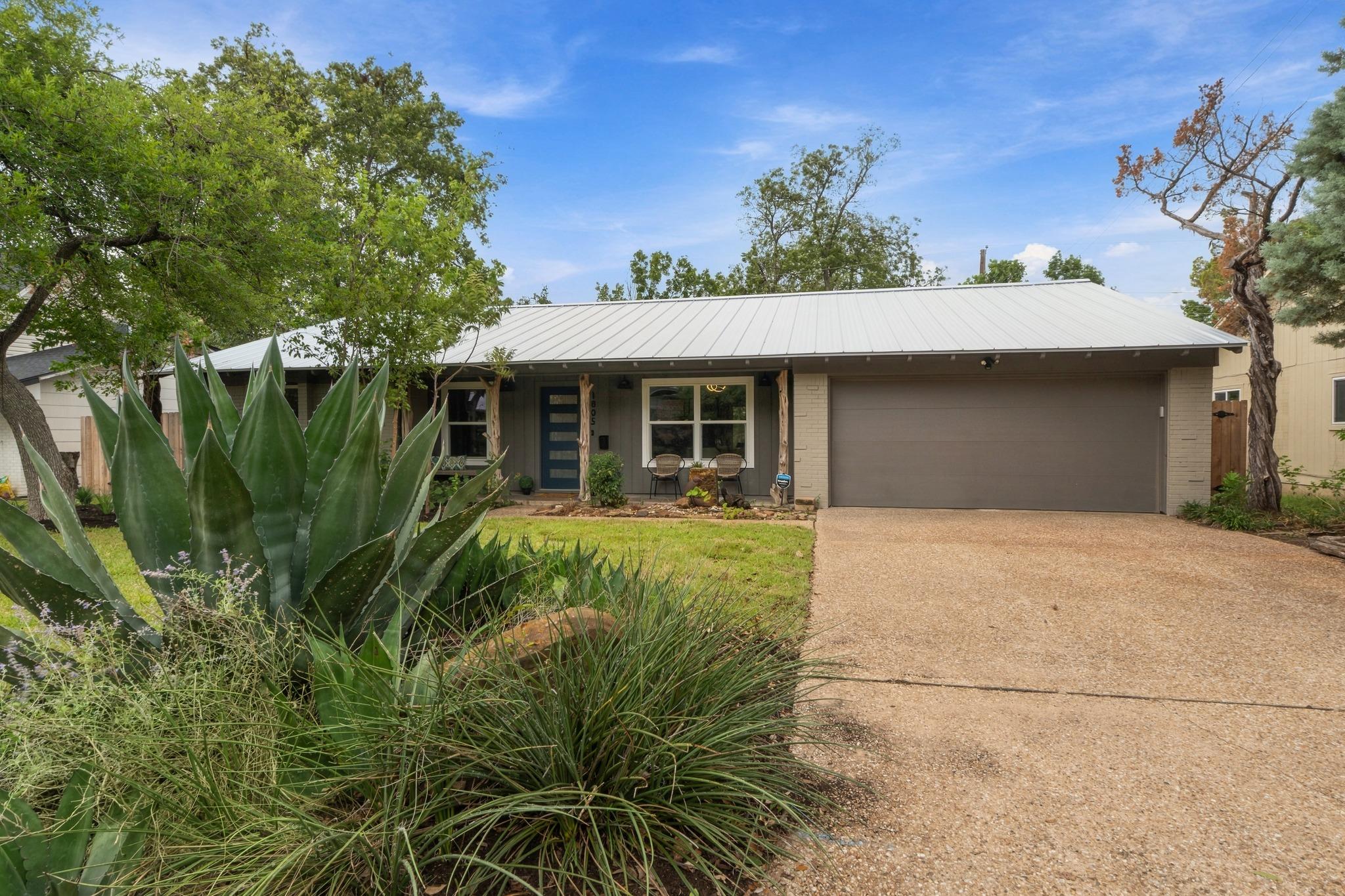 1805 Redlands St Property Photo 2