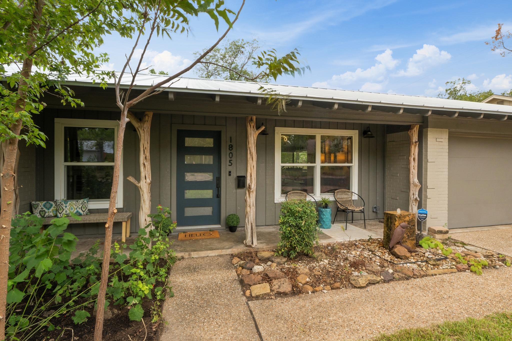 1805 Redlands St Property Photo 3