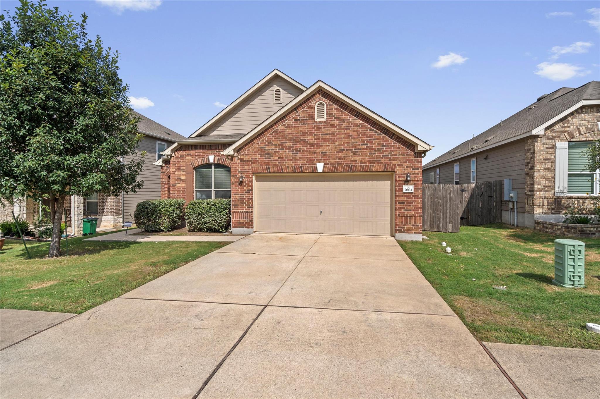 7604 Knockfin Dr Property Photo 2
